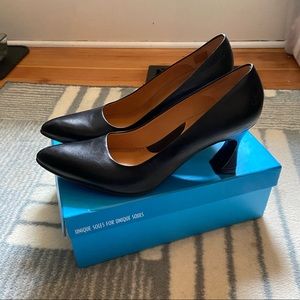 John Fluevog Big Presence Pump black size 10.5